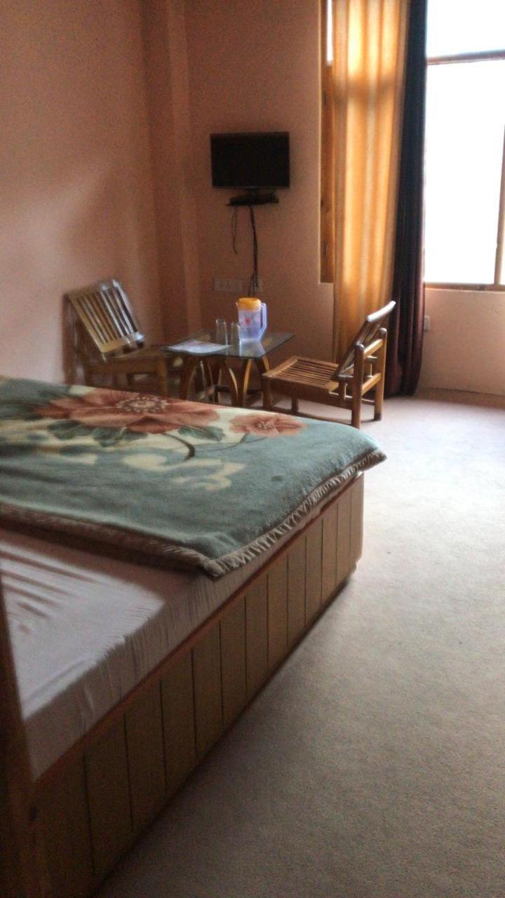 Hotel Kingston Manāli Екстериор снимка