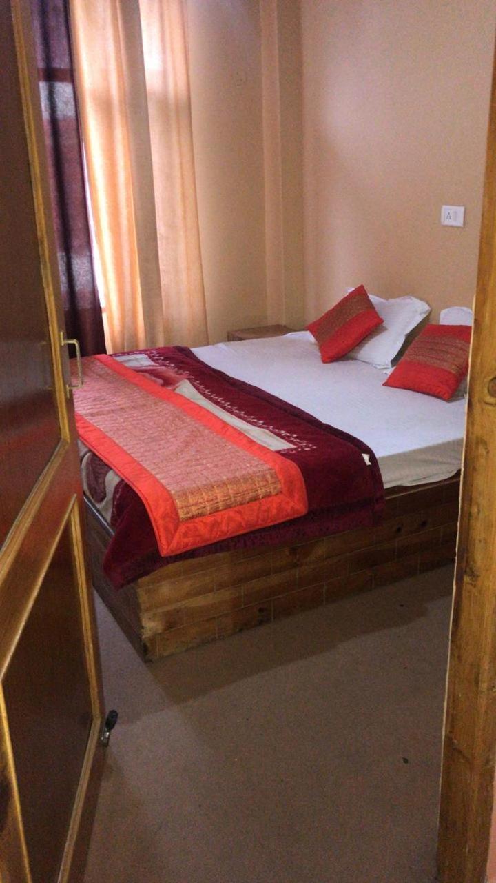 Hotel Kingston Manāli Екстериор снимка