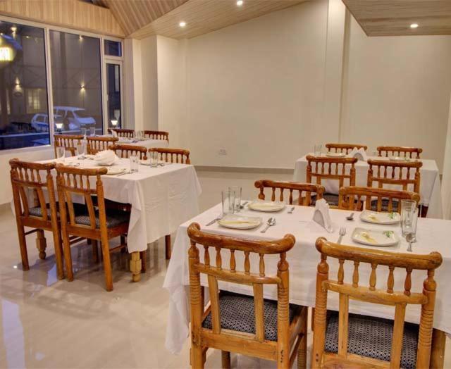 Hotel Kingston Manāli Екстериор снимка