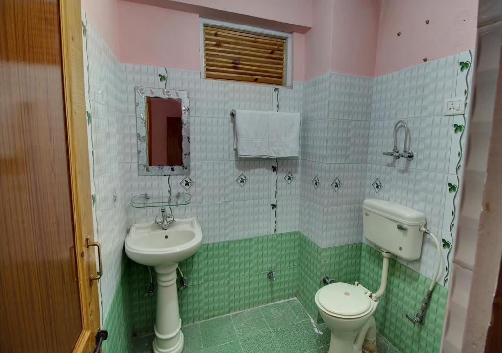 Hotel Kingston Manāli Екстериор снимка