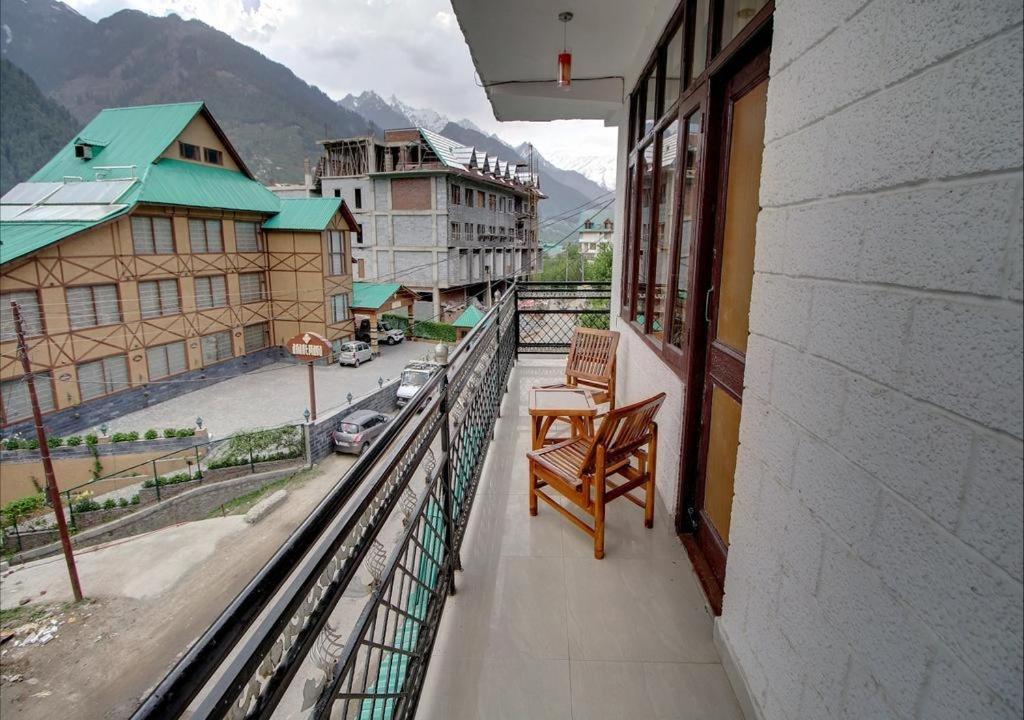 Hotel Kingston Manāli Екстериор снимка