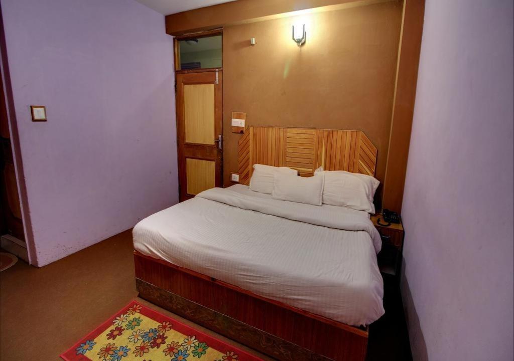 Hotel Kingston Manāli Екстериор снимка
