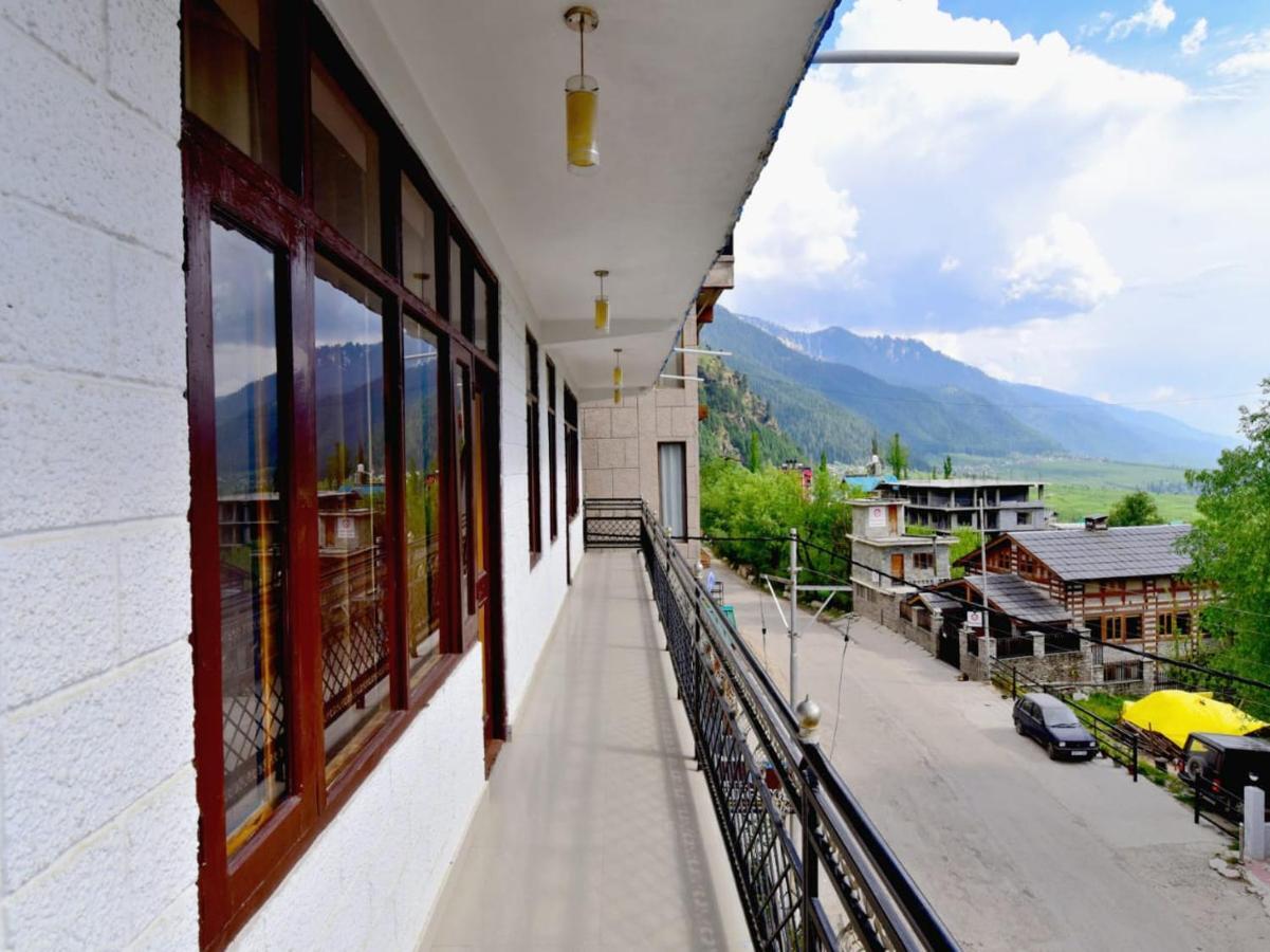 Hotel Kingston Manāli Екстериор снимка